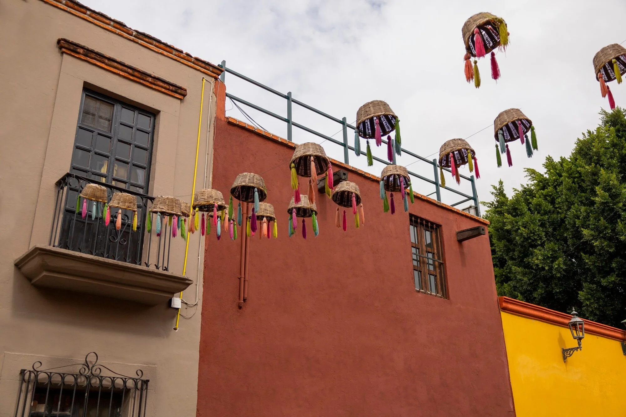 view colorful mexican urban architecture 23 2149749963